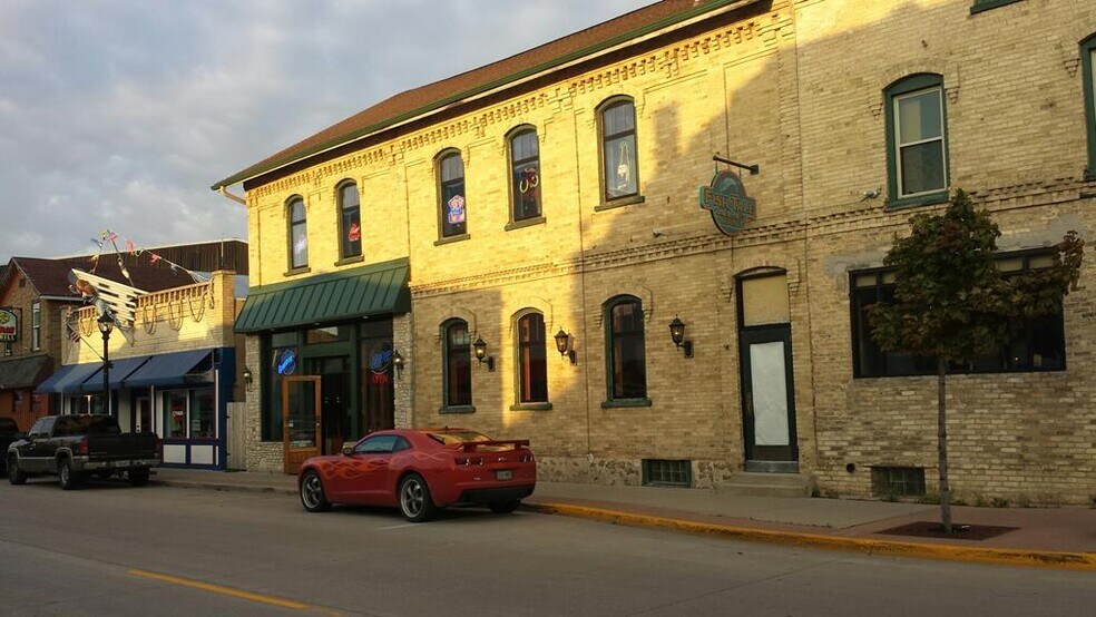 530 4th St, Algoma, WI 54201 FishTale Ale House