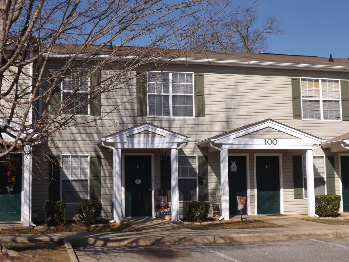 101 Farrar Ct, Keysville, VA 23947 Farrar Square Apartments