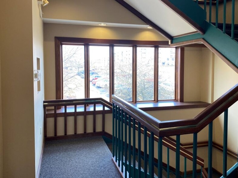 6728 Loop Rd, Centerville, OH for sale - Interior Photo - Image 3 of 19