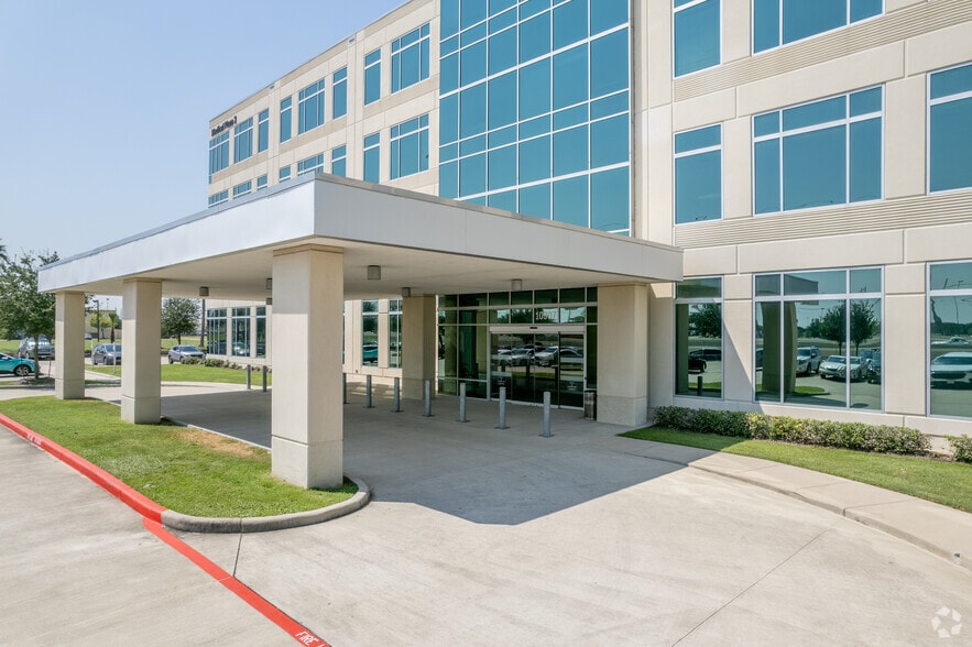 10907 Memorial Hermann Dr, Pearland, TX for lease - Building Photo - Image 1 of 9
