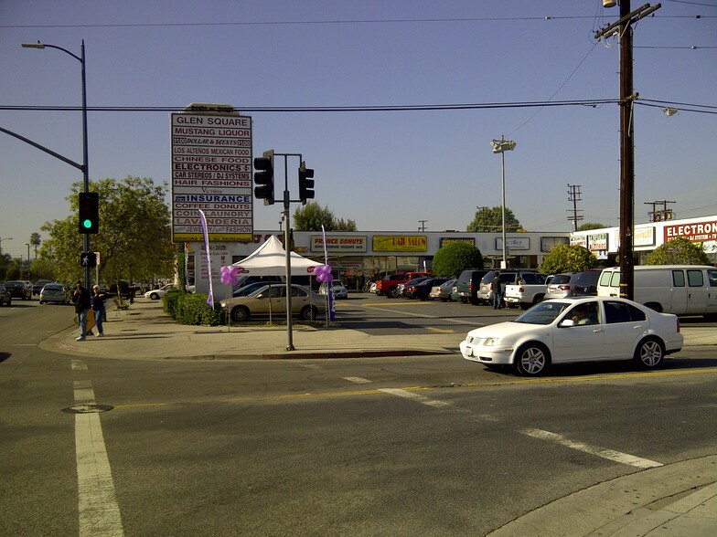 21101-21121 Sherman Way, Canoga Park, CA for lease - Building Photo - Image 2 of 6