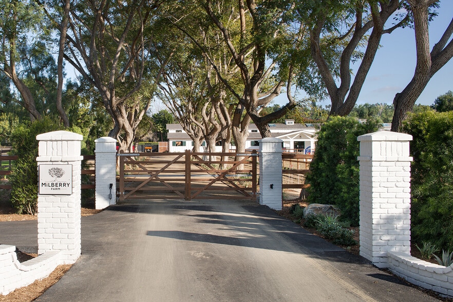 16147 Via De Santa Fe, Rancho Santa Fe, CA for sale - Building Photo - Image 2 of 11