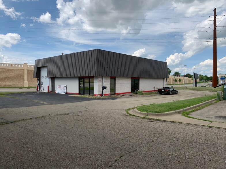 422 Commerce Dr, Madison, WI for sale - Building Photo - Image 1 of 1