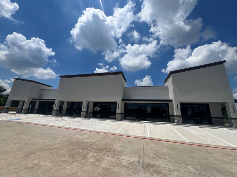 3911 MASSEY TOMPKINS rd, Baytown, TX for lease - Building Photo - Image 2 of 4