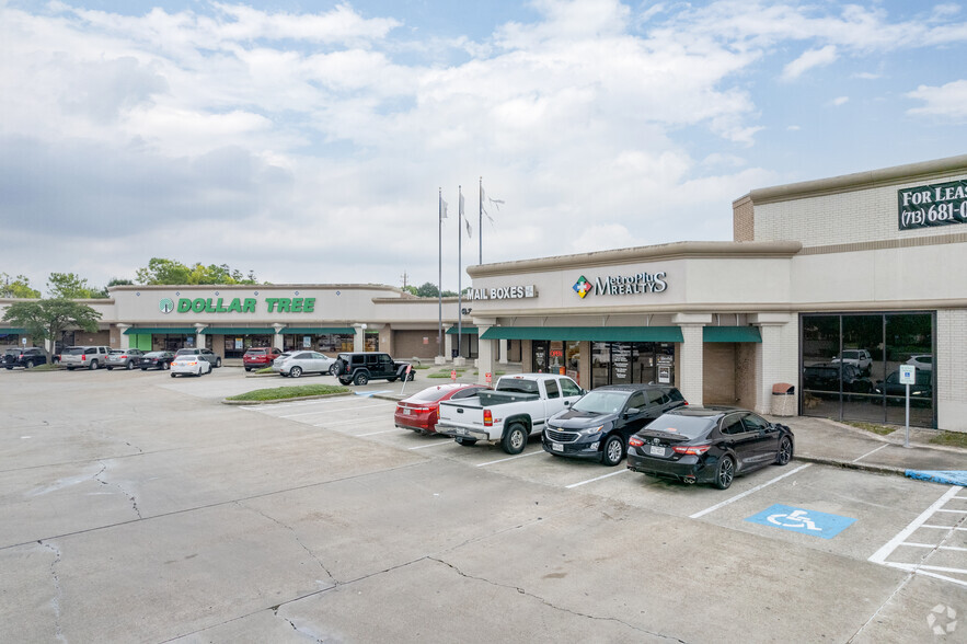 4802-4930 Fairmont Pky, Pasadena, TX for lease - Building Photo - Image 3 of 6