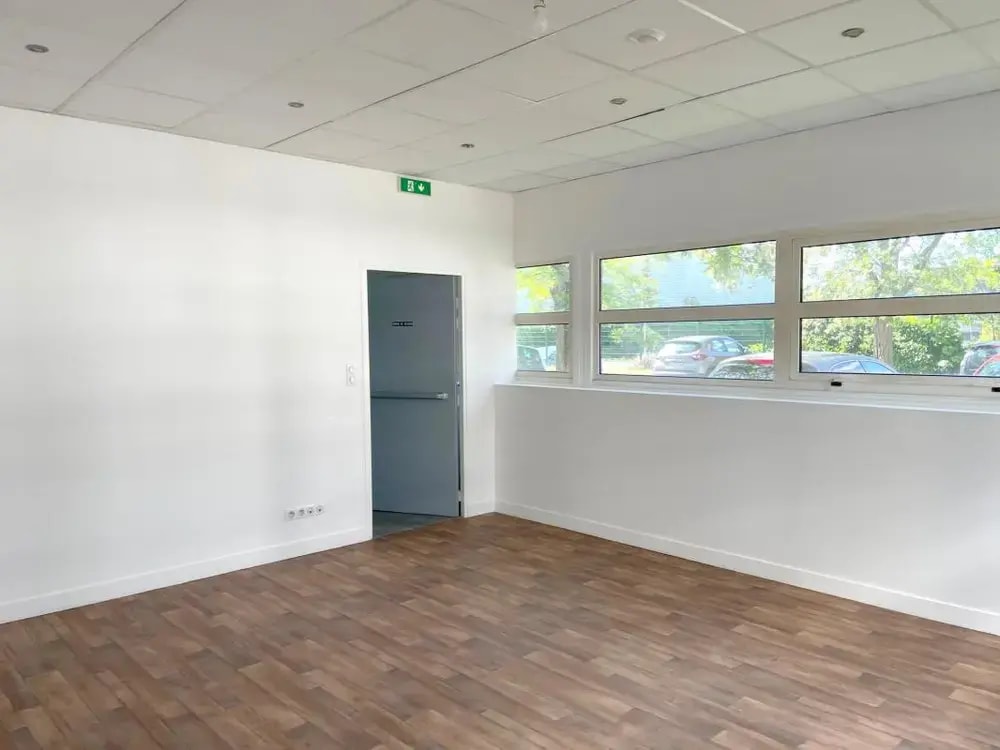 Rue Charles Edouard Jeanneret, Poissy, YVE 78300 - - - Interior Photo - Image 1 of 10