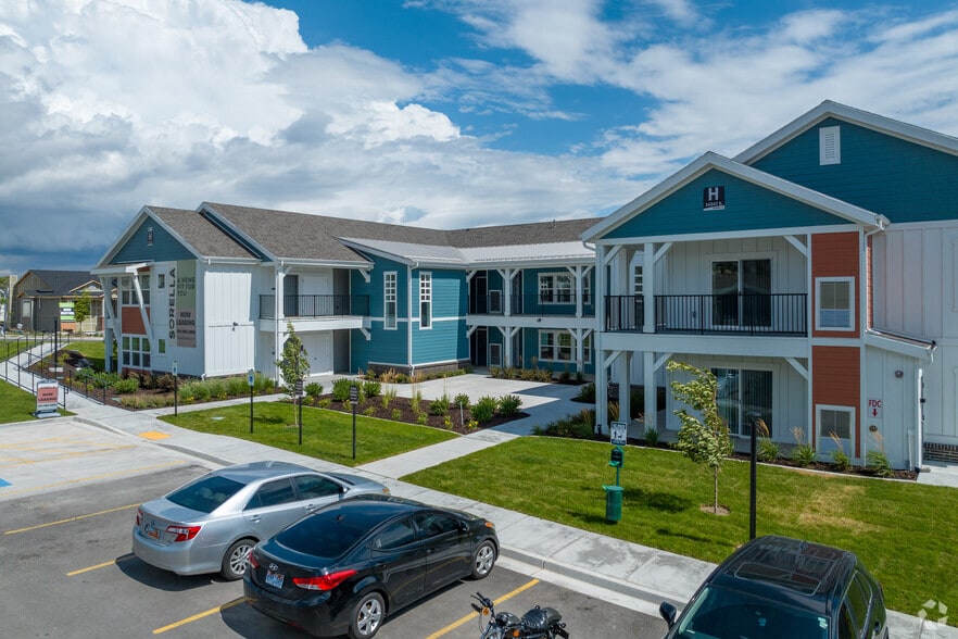 14352 S Via Molvero Way, Herriman, UT for lease - Primary Photo - Image 1 of 8