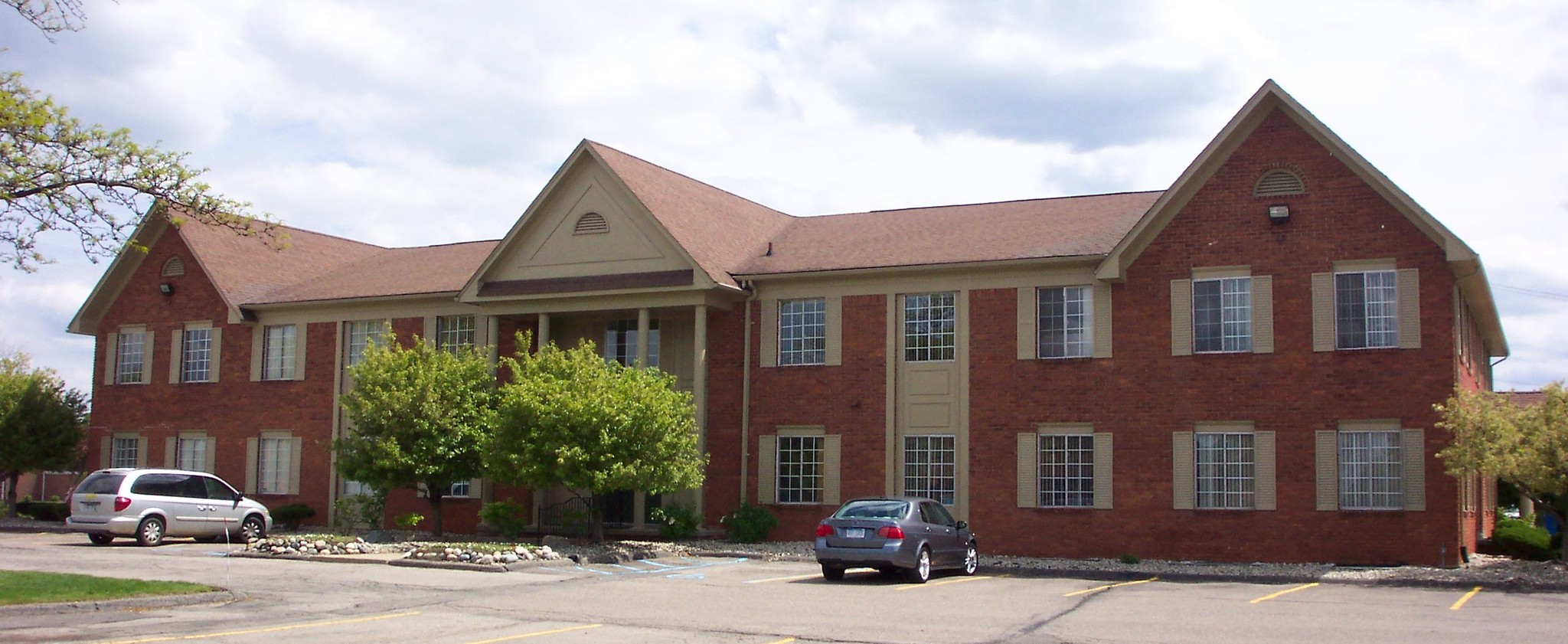 27600 Farmington Rd, Farmington Hills, MI for lease Building Photo- Image 1 of 6