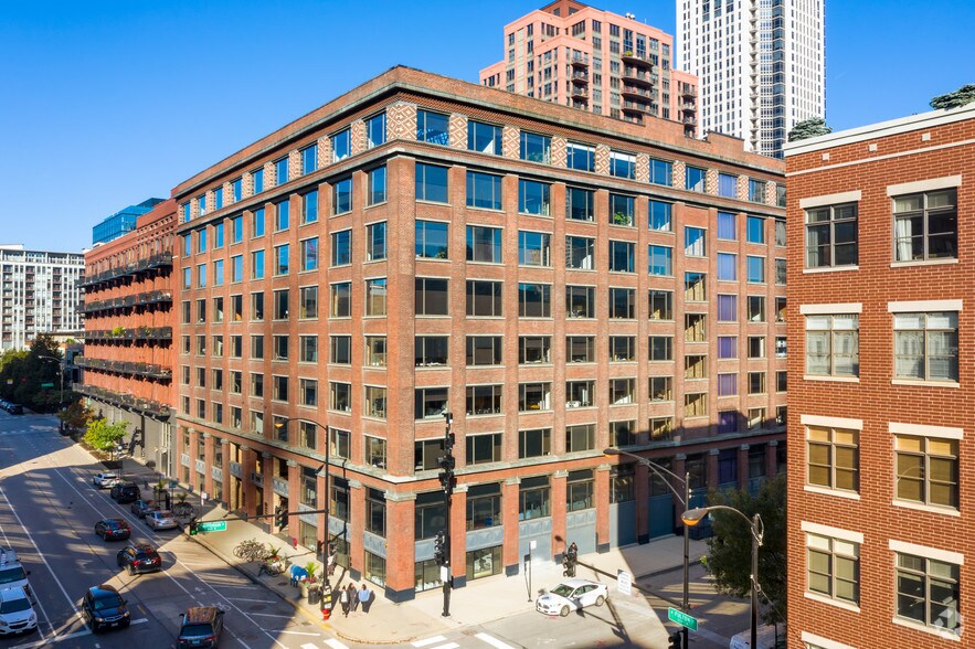 600 W Fulton St, Chicago, IL, 60661 Office/Retail Space For Lease
