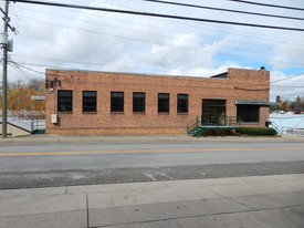 4,996 SF Available | Office / Retail - Warehouse