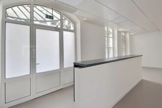 13 Rue Du Faubourg Saint-Martin, Paris for lease Interior Photo- Image 2 of 7