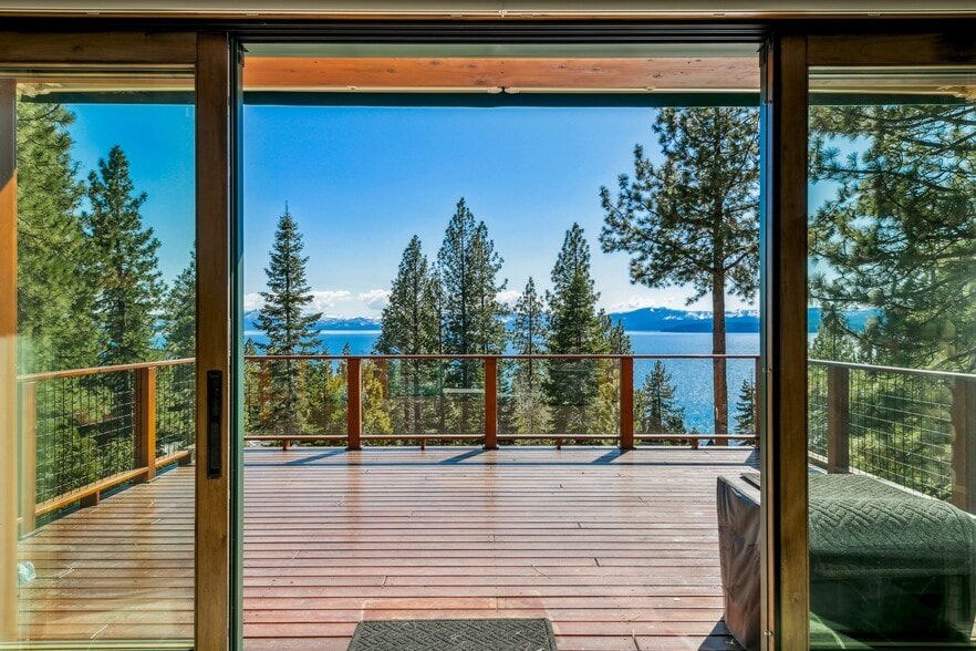 9702 North Lake Blvd, Kings Beach, CA for sale - Primary Photo - Image 1 of 29