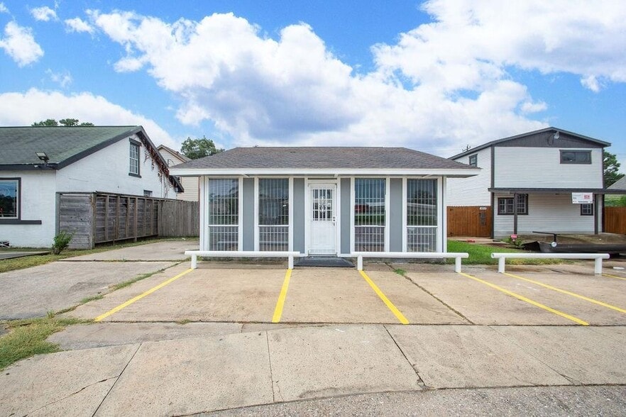 2809 Market St, Baytown, TX for lease - Primary Photo - Image 1 of 47