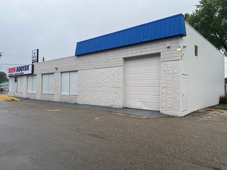 2215 S Dort Hwy, Flint, MI for lease - Building Photo - Image 2 of 5