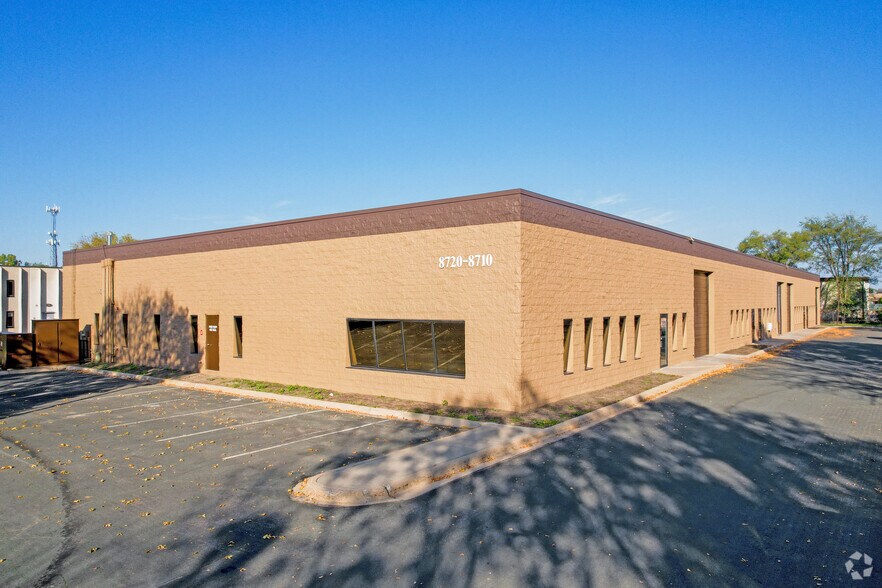 8710-8720 N Monticello Ln, Maple Grove, MN for sale - Primary Photo - Image 1 of 1