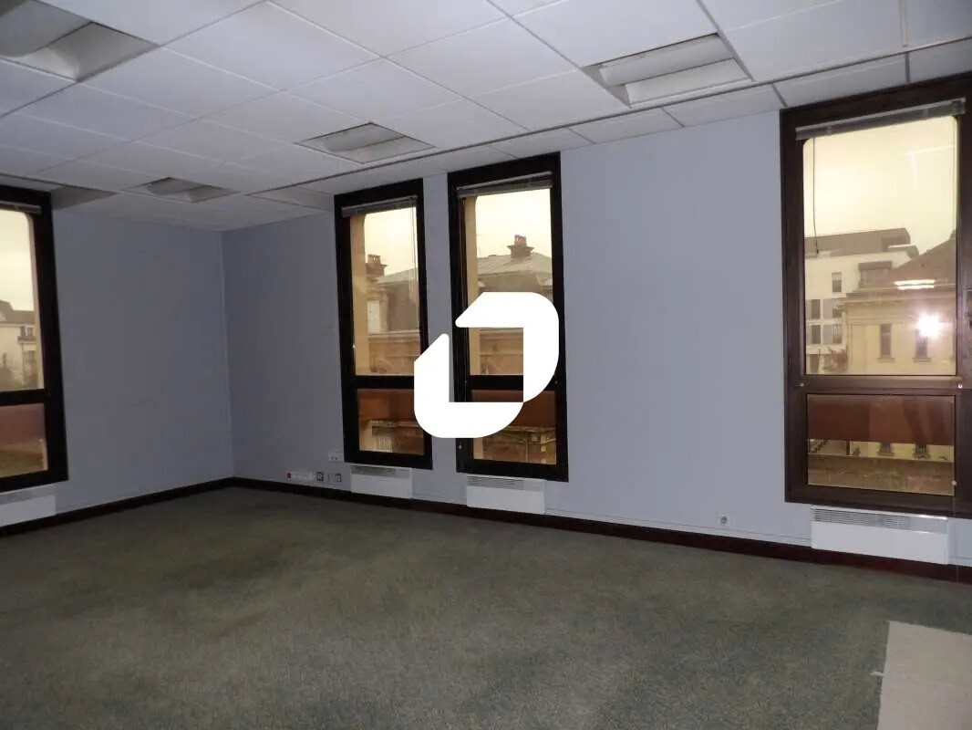 Office in Mantes-la-Jolie for sale Building Photo- Image 1 of 9
