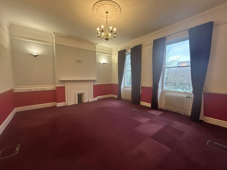 8 Park Sq E, Leeds for lease - Interior Photo - Image 3 of 3