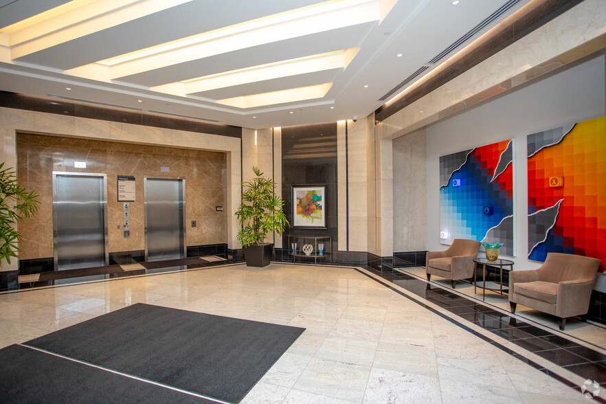 34901-34953 Woodward Ave, Birmingham, MI for lease - Lobby - Image 2 of 8