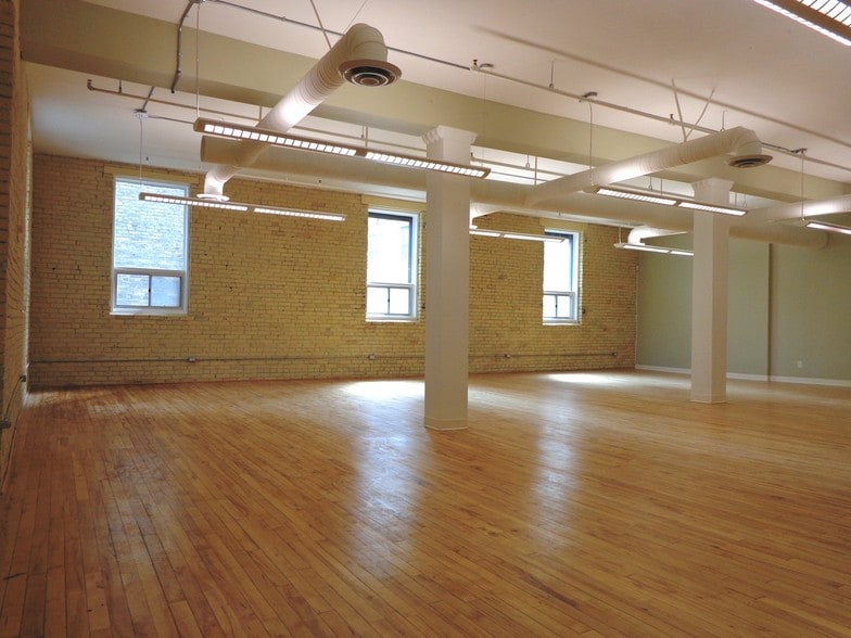 250 McDermot Ave, Winnipeg, MB for sale - Building Photo - Image 1 of 1