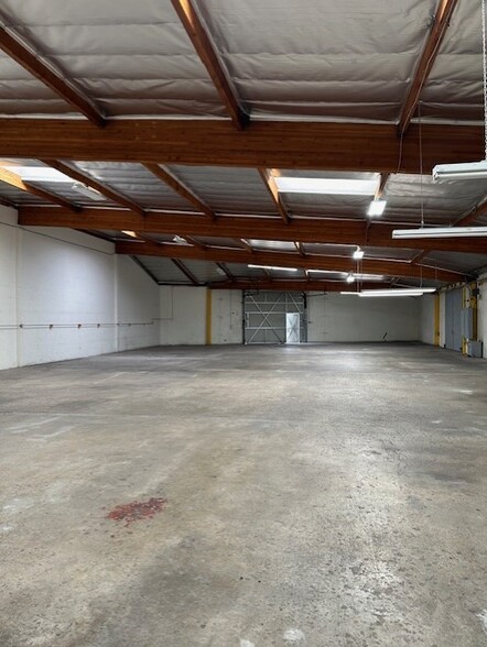 7900-7910 Clybourn Ave, Sun Valley, CA for lease - Interior Photo - Image 3 of 11