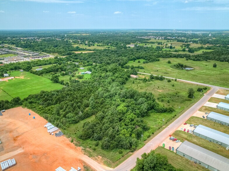 373 Howard Blvd, Harrah, OK for sale - Building Photo - Image 2 of 18
