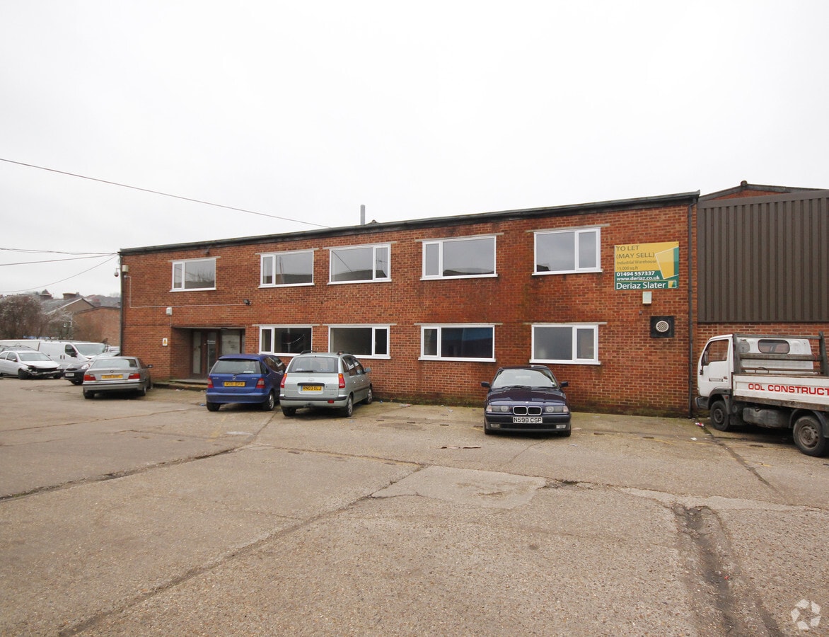 Abercromby Av, High BKM HP12 3BW