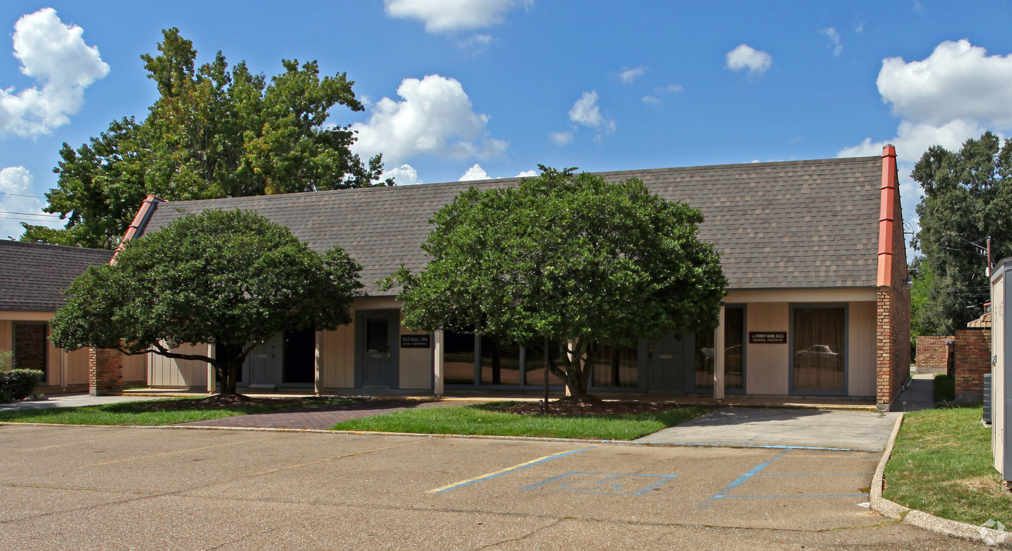 8220 Goodwood Blvd, Baton Rouge, LA for sale Primary Photo- Image 1 of 1