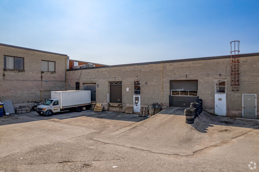 430 Signet Dr, Toronto, ON for lease - Building Photo - Image 3 of 5