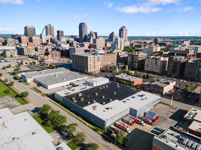 Imo's Pizza HQ & Production Facility portfolio of 3 properties for sale on LoopNet.com - Building Photo - Image 3 of 5