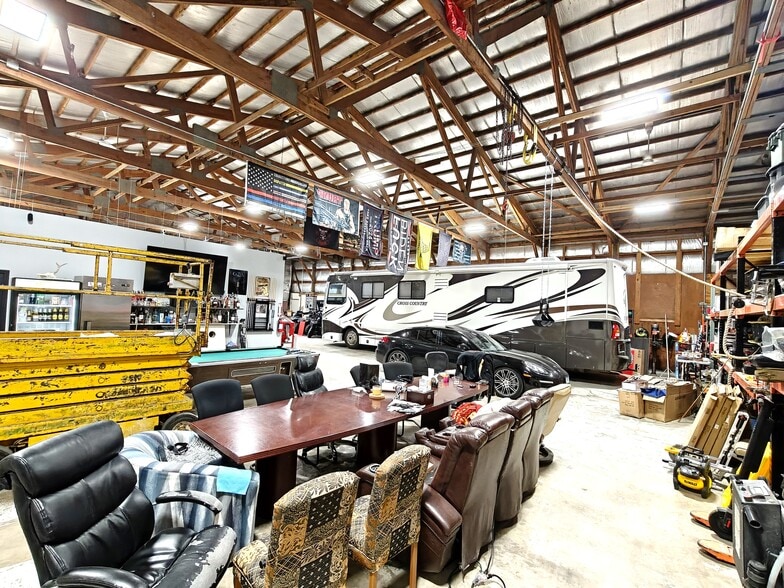 122 Industrial Dr, Gilberts, IL for lease - Building Photo - Image 2 of 7