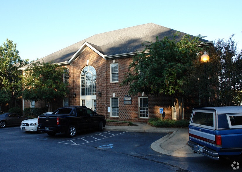 109C Laurens Rd, Greenville, SC for lease - Building Photo - Image 3 of 16