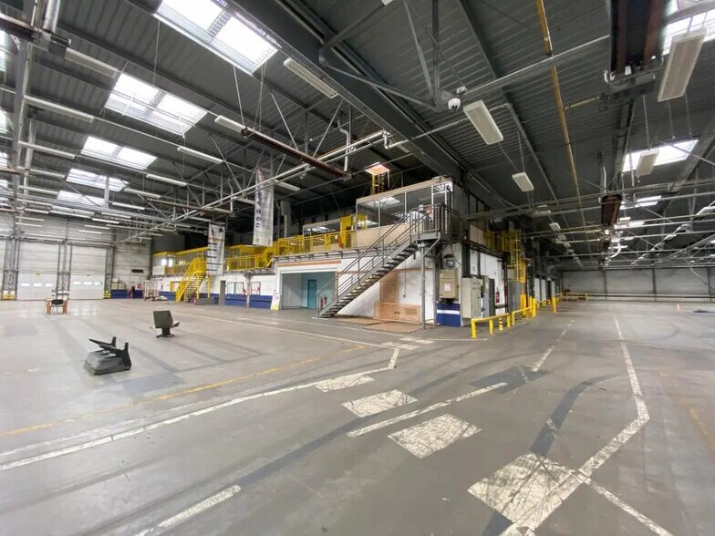 Flex in Roubaix for lease - Building Photo - Image 3 of 11