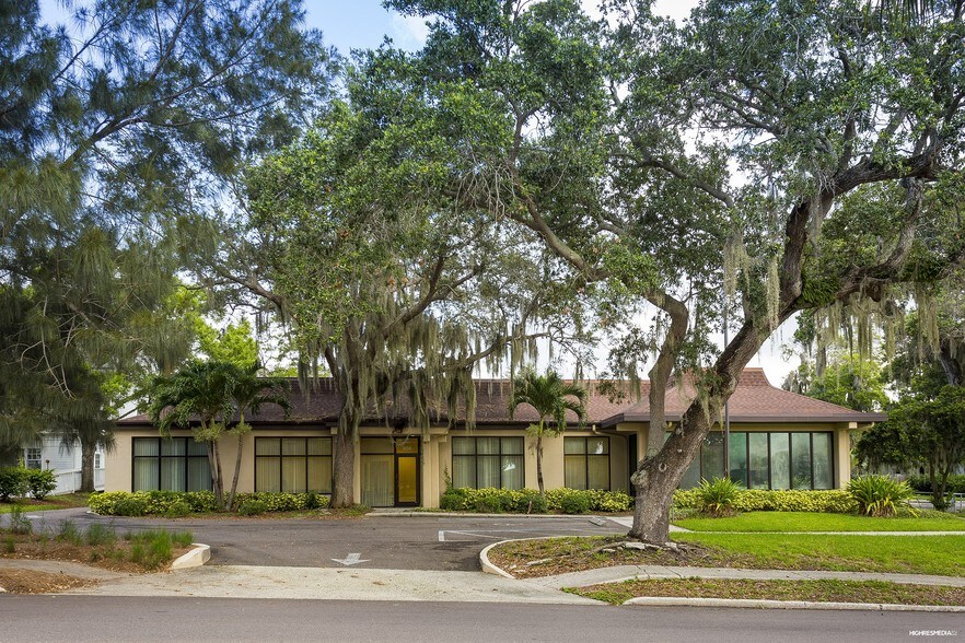 604 Druid Rd E, Clearwater, FL for sale - Building Photo - Image 1 of 1