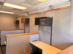 580 Portland Ave, Gladstone, OR for lease Interior Photo- Image 2 of 10