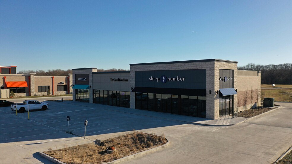 2655 James St, Coralville, IA for lease - Building Photo - Image 2 of 3