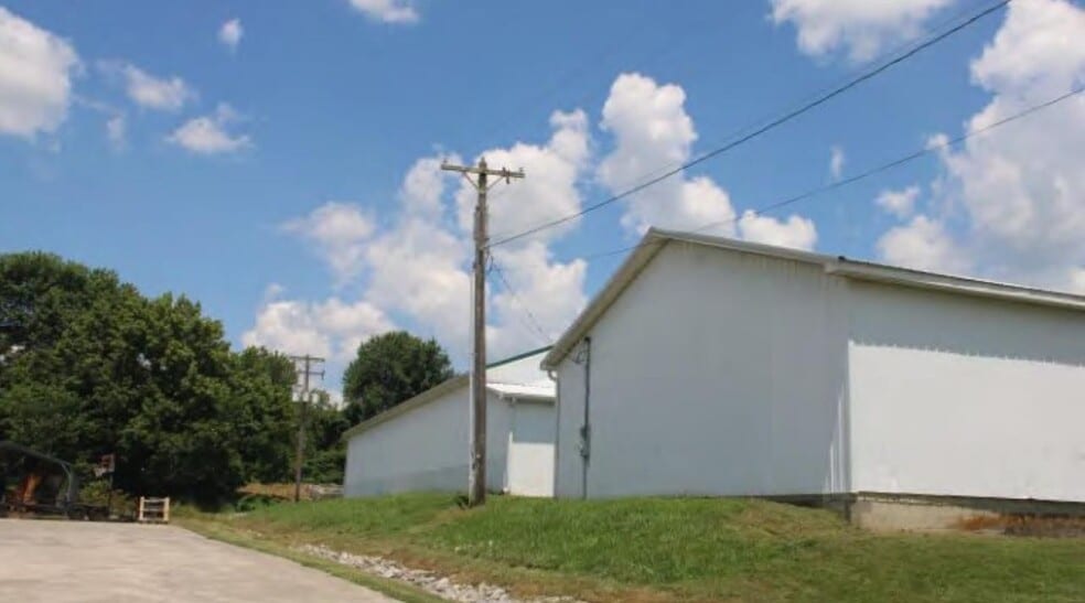 669 Whipp Ave, Liberty, KY for sale - Building Photo - Image 3 of 17