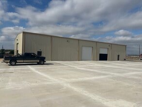 764 Soechting Rd, New Braunfels, TX for lease Interior Photo- Image 1 of 4