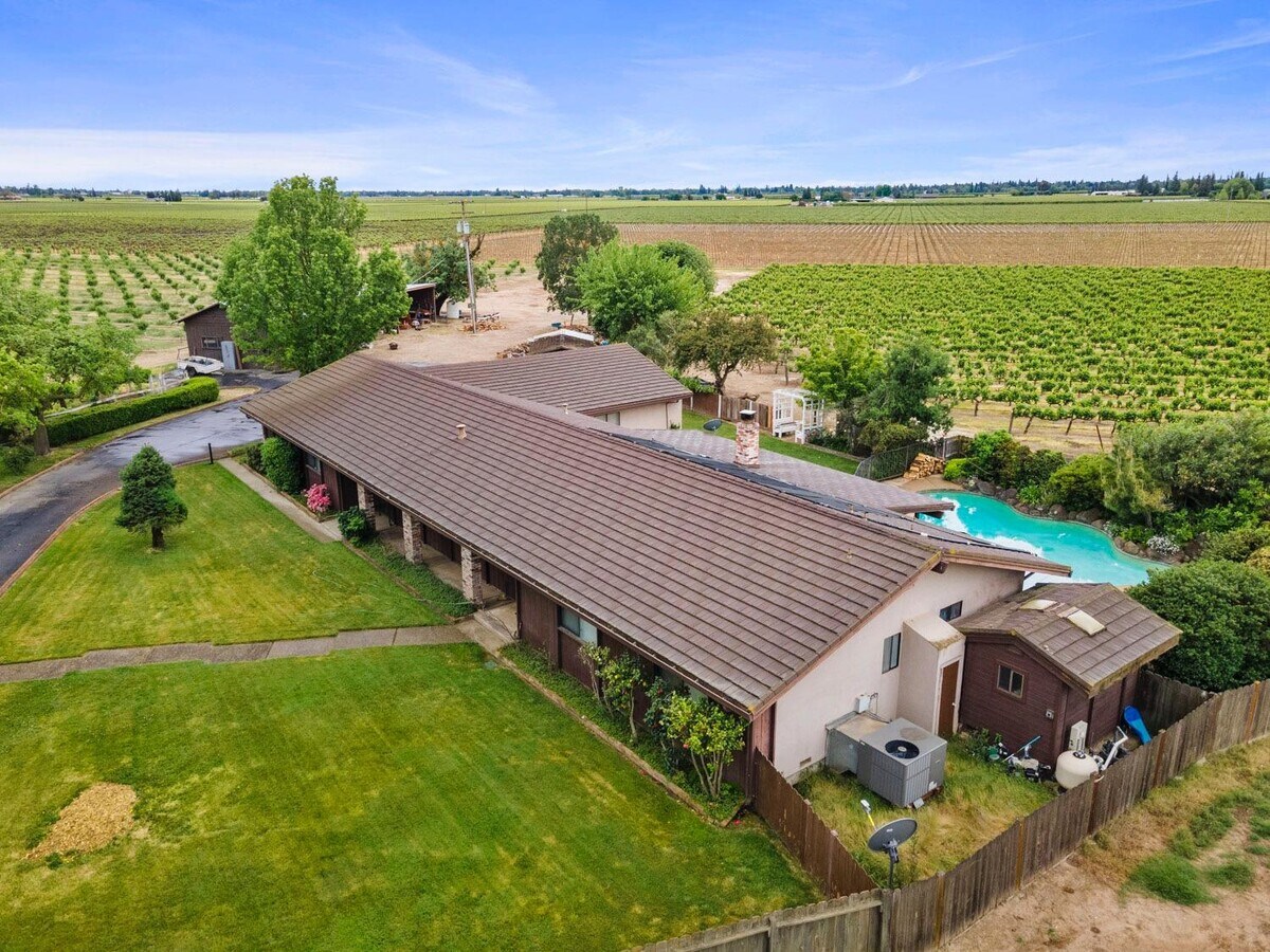 1080 E Peltier Rd, Acampo, CA 95220