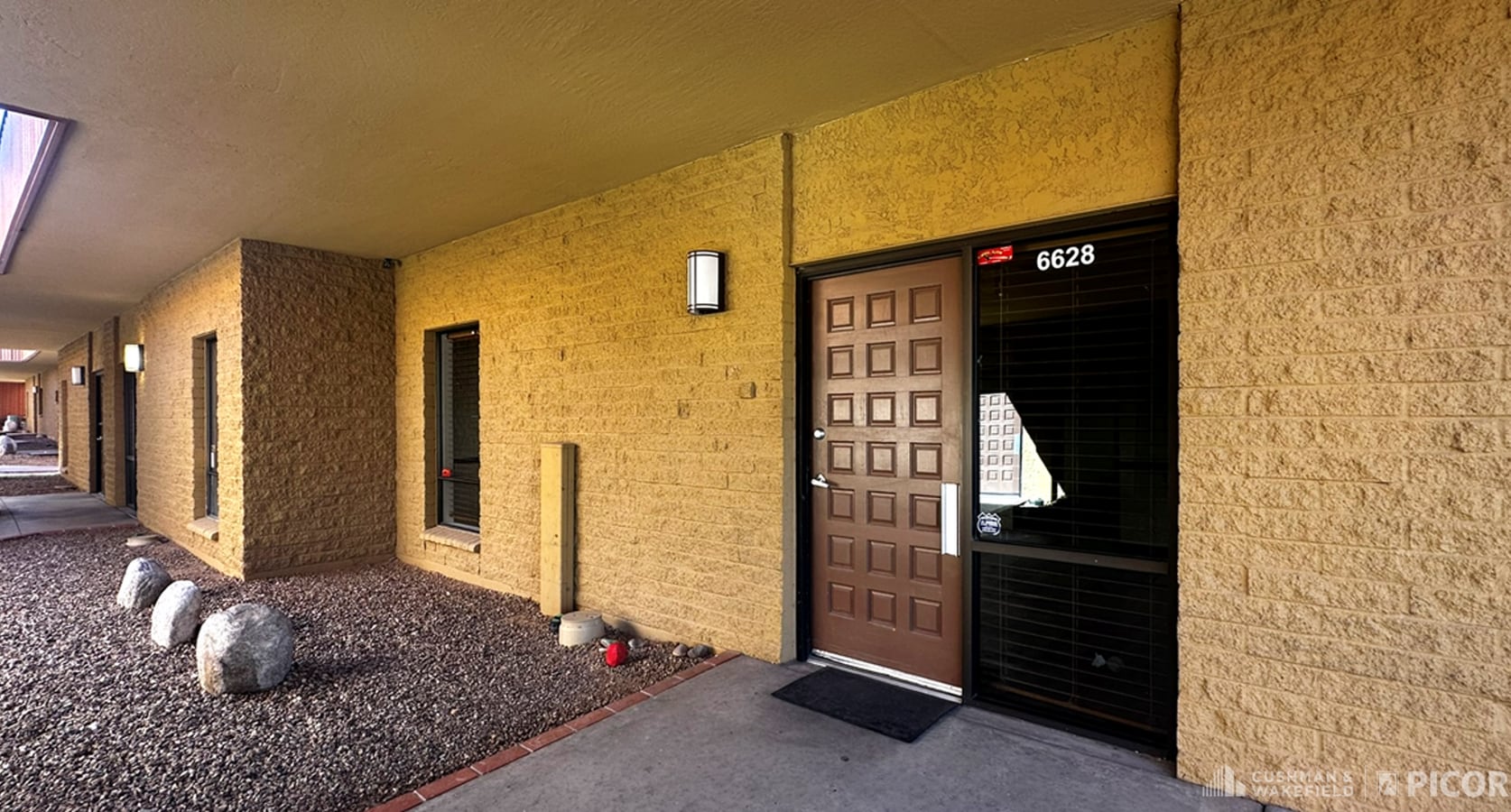 6628 E Carondelet Dr, Tucson, AZ 85710 - Unit 6628 -  - Interior Photo - Image 1 of 8