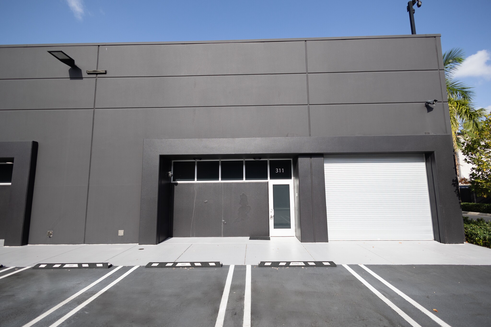 6050 NW 102nd Ave, Doral, FL for lease Interior Photo- Image 1 of 1