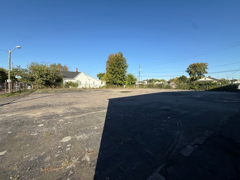 2160 Fletcher Ave, Indianapolis, IN for lease - Building Photo - Image 2 of 8