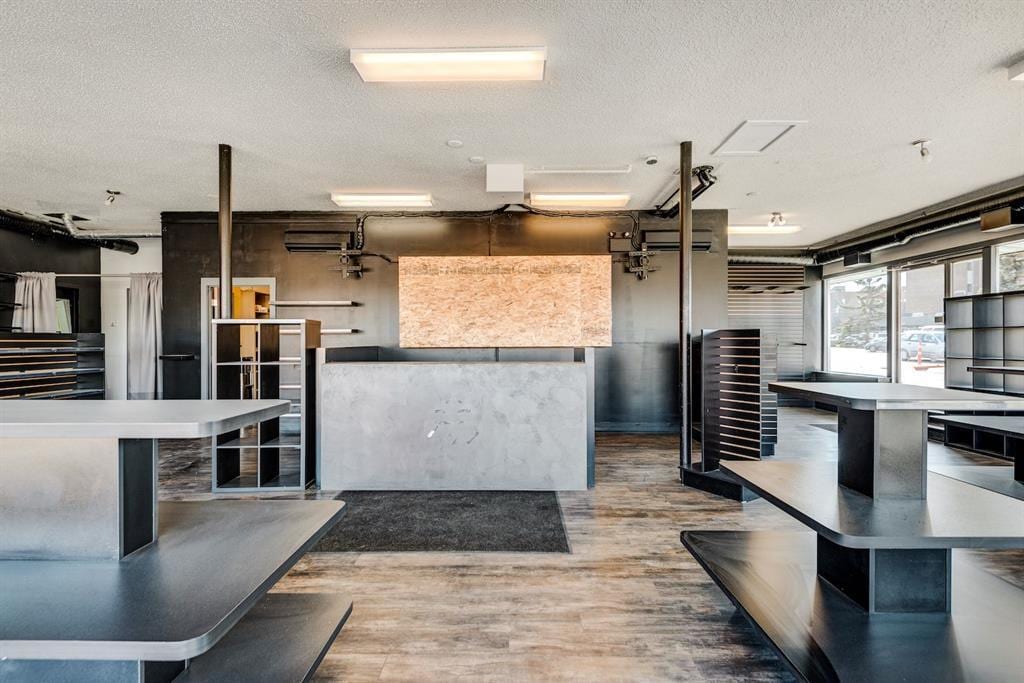 3717 17th Ave SW, Calgary, AB for sale Interior Photo- Image 1 of 1