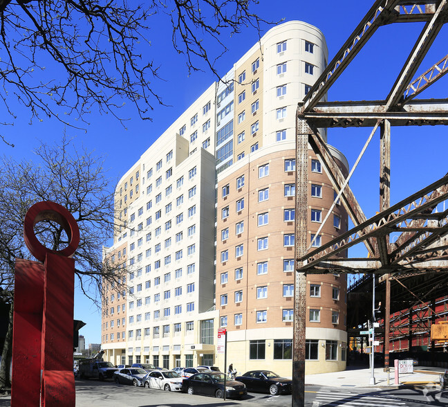 1939 W Farms Rd, Bronx, NY for sale - Primary Photo - Image 1 of 1