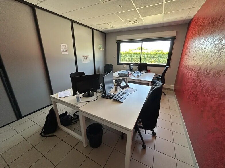Office in Les Sorinières for lease - Interior Photo - Image 2 of 5