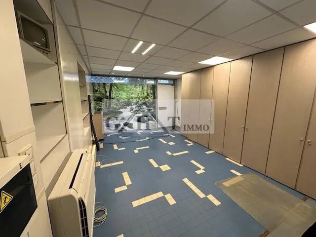 Retail in Villiers-sur-Orge for lease Interior Photo- Image 1 of 4