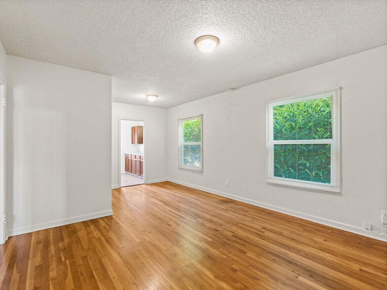 4515 N Montana Ave, Portland, OR for sale - Building Photo - Image 2 of 10