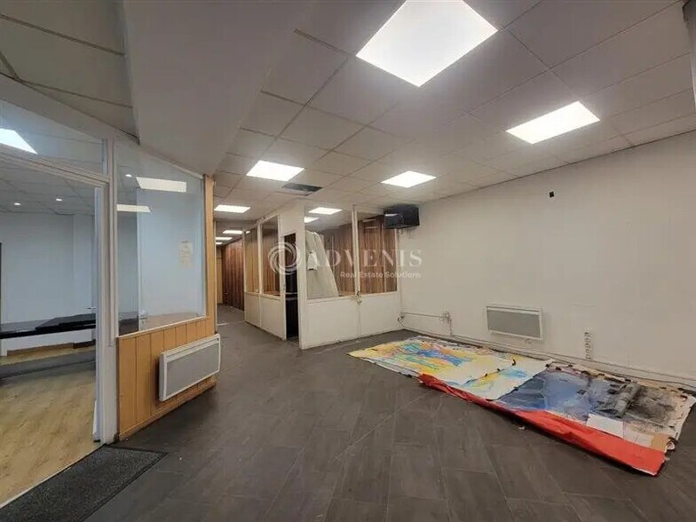 Flex in Courbevoie for lease - Interior Photo - Image 3 of 8