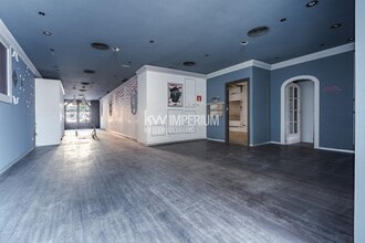 Retail in Tarragona, Tarragona for lease Interior Photo- Image 2 of 16