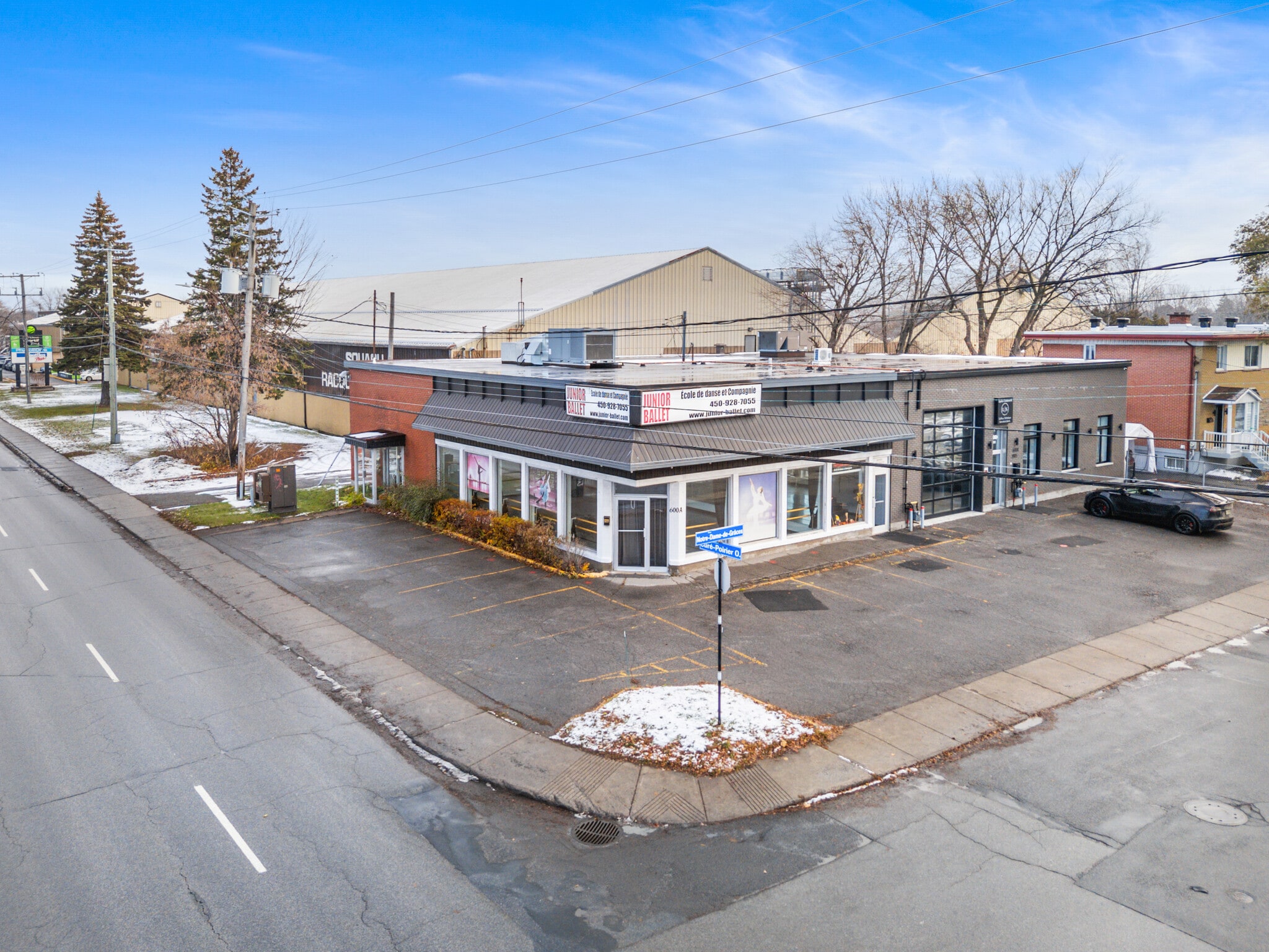 598-600 Boul Cure-Poirier O, Longueuil, QC for lease Interior Photo- Image 1 of 4