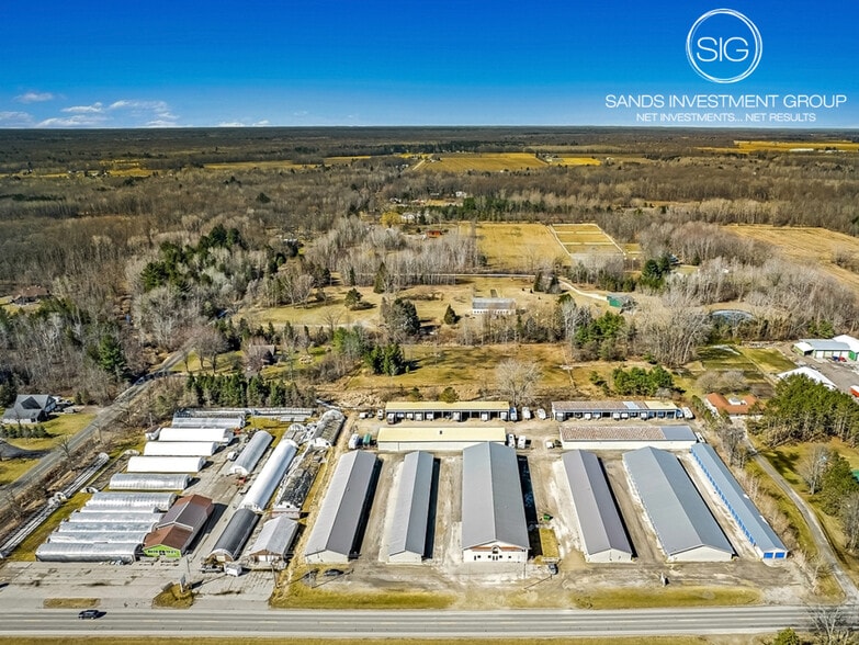 3577 N Eastman Rd, Midland, MI 48642